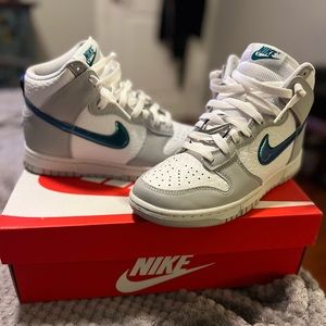 Women’s Nike Dunks